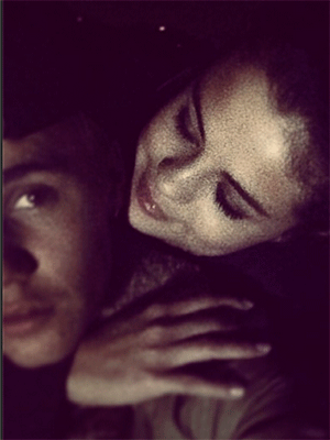 Em meio a brigas com Justin Bieber, Selena Gomez pede conselhos a Katy Perry