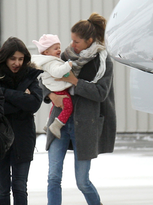 Filha de Gisele Bündchen é clicada com capuz com orelhinhas
