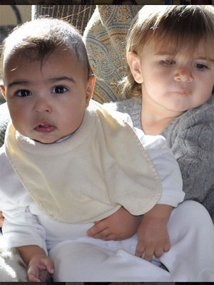 Kim Kardashian divulga foto de North West com a filha de sua irmã, Kourtney