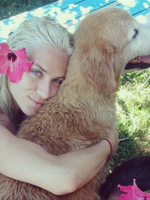 Giovanna Ewbank abraça e se declara para seu animal de estimação
