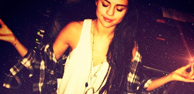 Selena Gomez dá uma pausa na turnê e vai para clínica de reabilitação. Entenda!
