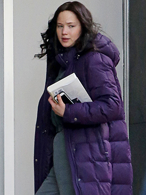 Após morte de Philip Seymour Hoffman, Jennifer Lawrence volta ao <i>set</i> de <i>Jogos Vorazes</i>