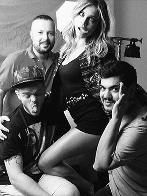 Grazi Massafera faz caretas em bastidores de ensaio