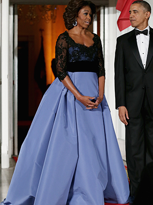 Michelle Obama usa vestido da grife <i>Carolina Herrera</i> em recepção na Casa Branca