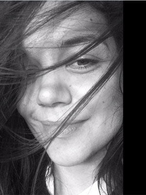 Katie Holmes divulga foto sem maquiagem. Confira!