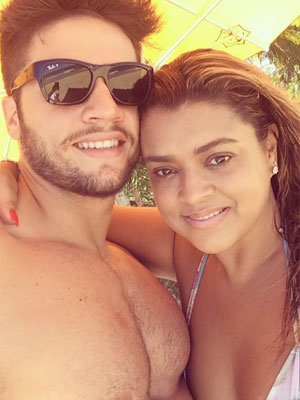 Preta Gil ganha declaração de amor do noivo