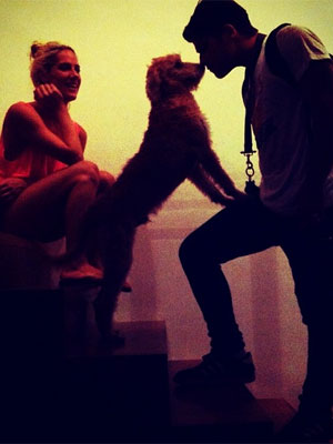 Giovanna Ewbank posta foto de Bruno Gagliasso beijando <i>pet</i>