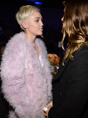 Miley Cyrus estaria vivendo um <i>affair</i> com Jared Leto, 21 anos mais velho que ela