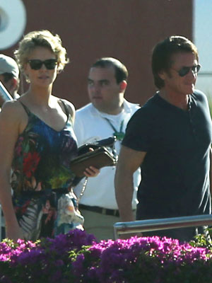 Charlize Theron tem final de semana romântico com Sean Penn, veja aqui!
