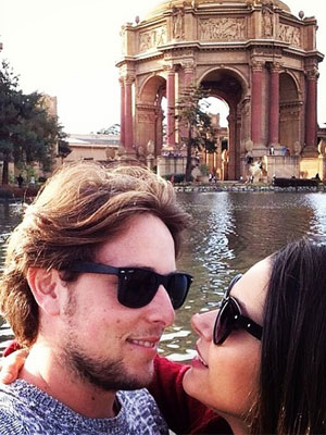 Fernanda Machado posa com marido na Califórnia em lua de mel