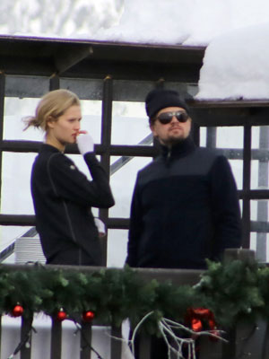 Leonardo DiCaprio viaja para França com a namorada