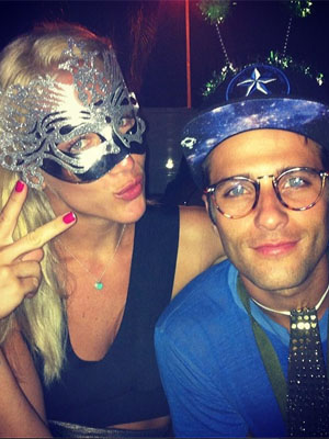 Giovanna Ewbank posta foto com Bruno Gagliasso em clima de Carnaval