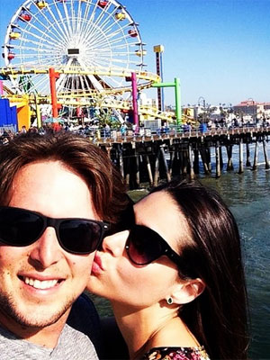 Fernanda Machado volta a lugar que conheceu marido