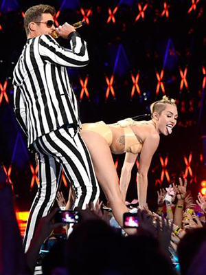 Performance de Miley Cyrus teria causado o divórcio de Robin Thicke