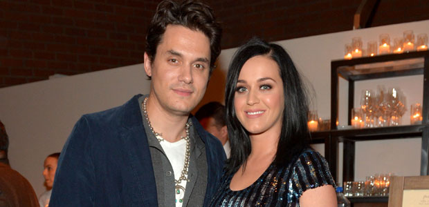 Katy Perry teria achado mensagens de texto de John Mayer para outra mulher