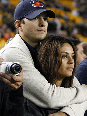 Mila Kunis será novo interesse amoroso de Ashton Kutcher em <i>Two and a Half Men</i>