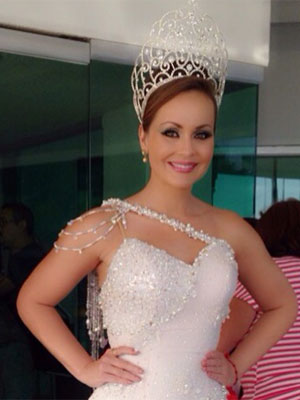 Gaby Spanic, de <i>A Usurpadora</i>, é coroada <i>Rainha do Carnaval</i> no México