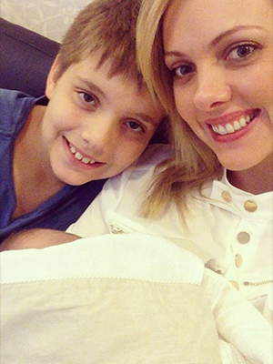 Irmã de Ana Hickmann vai visitar o sobrinho e posta foto