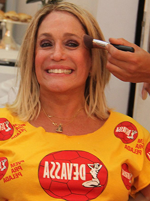 Susana Vieira muda o visual e diz que parece uma <i>oca de índio</i>