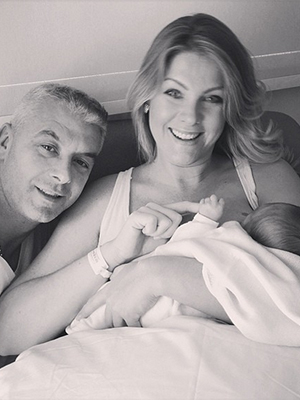 Ana Hickmann já deixou a maternidade e está em casa com o filho