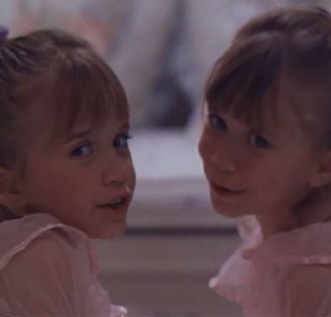 Você sabia que as irmãs Mary-Kate e Ashley Olsen atuam brevemente no filme? Aos oito anos de idade as gêmeas aparecem em uma reunião na casa da Darla para falar mal dos meninos. Você sabia que as irmãs Mary-Kate e Ashley Olsen atuam brevemente no filme? Aos oito anos de idade as gêmeas aparecem em uma reunião na casa da Darla para falar mal dos meninos.