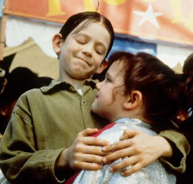 Na metade da década de 1950, a produtora Roach passou a fazer episódios desta mesma história para a televisão. Entretanto, a empresa MGM já tinha direitos sobre a marca Os Batutinhas, então a série precisou se chamar Little Rascals. Na metade da década de 1950, a produtora Roach passou a fazer episódios desta mesma história para a televisão. Entretanto, a empresa MGM já tinha direitos sobre a marca Os Batutinhas, então a série precisou se chamar Little Rascals.