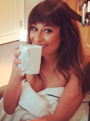 Lea Michele admite que gosta de andar nua em sua casa