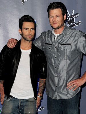 Adam Levine brinca que tem um caso com técnico de <i>The Voice</i>