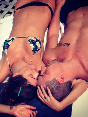 Isabeli Fontana posta foto juntinho de Di Ferrero em Miami
