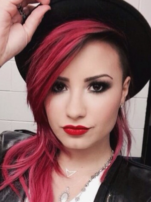Demi Lovato acusa Lady Gaga de glamurizar distúrbios alimentares