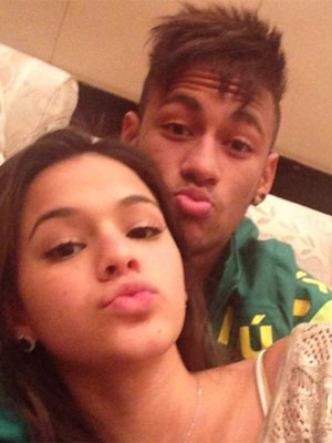 Depois de polêmicas de término, Neymar volta a seguir Bruna Marquezine nas redes sociais