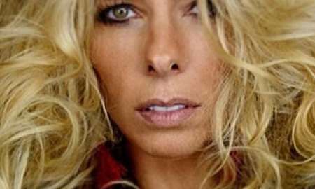 Adriane Galisteu seria nova apresentadora de <i>Hoje em Dia</i>; <I>Record</i> nega