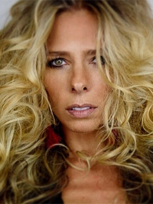 Adriane Galisteu seria nova apresentadora de <i>Hoje em Dia</i>; <I>Record</i> nega