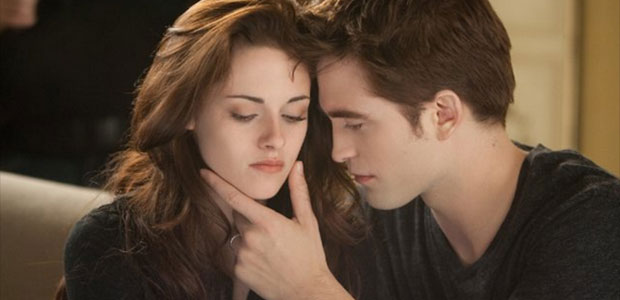 Kristen Stewart implora para Robert Pattinson ir ao seu aniversário