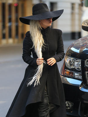 Lady Gaga aparece discreta em Nova York