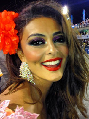 Juliana Paes se oferece para ser rainha de bateria da <i>Viradouro</i>