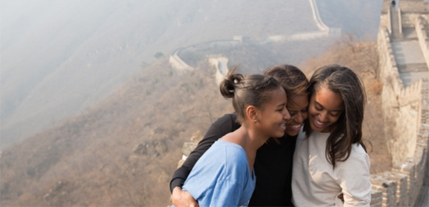 Michelle Obama visita a Grande Muralha da China com as filhas