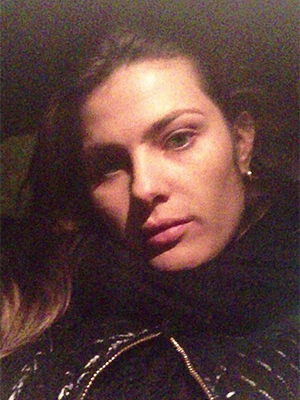 Isabeli Fontana publica foto sem maquiagem e afirma: <i>Vida de modelo é solitária</i>