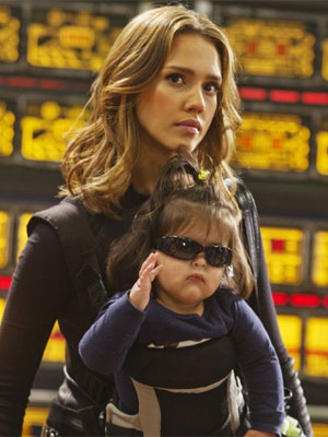 Jessica Alba revela que as filhas gostam de usar salto alto