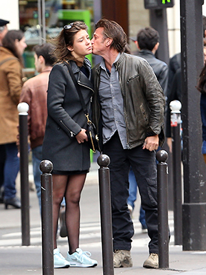 Sean Penn almoça com atriz francesa em Paris