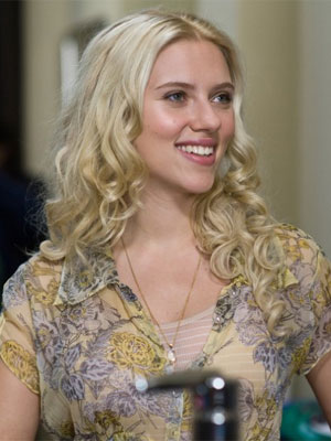 Scarlett Johansson adia filmagens por causa da gravidez