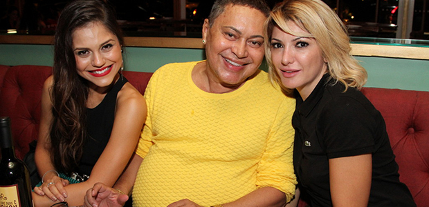 Antonia Fontenelle vai à festa de aniversário em restaurante no Rio