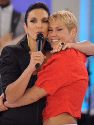 Ivete Sangalo faz visita surpresa a Xuxa no aniversário da apresentadora