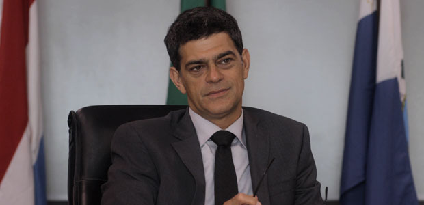 Eduardo Moscovis vai à coletiva de nova série e diz: - <i>Não estou acostumado mais a fazer novelas</i>