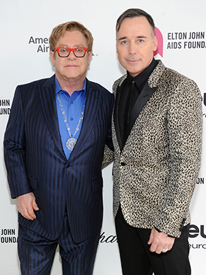 Elton John e David Furnish irão se casar em maio