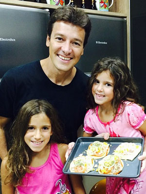 Rodrigo Faro posta foto com as filhas