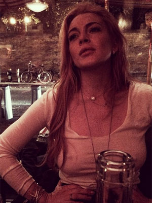 Lindsay Lohan fala sobre recaídas depois de habilitação: -<i>Estive bem perto e é assustador</i>