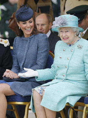 Kate Middleton e príncipe William comparecem a casamento de amigos