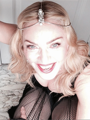 Madonna sorri em foto e manda recado para os seus inimigos