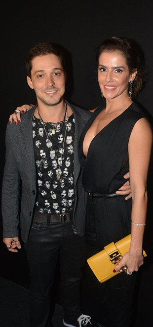 Acompanhada pelo namorado, Deborah Secco fala de seus novos projetos na <i>SPFW</i>